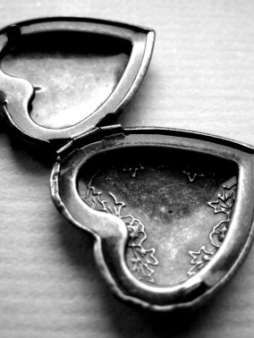 empty_heart_by_welody